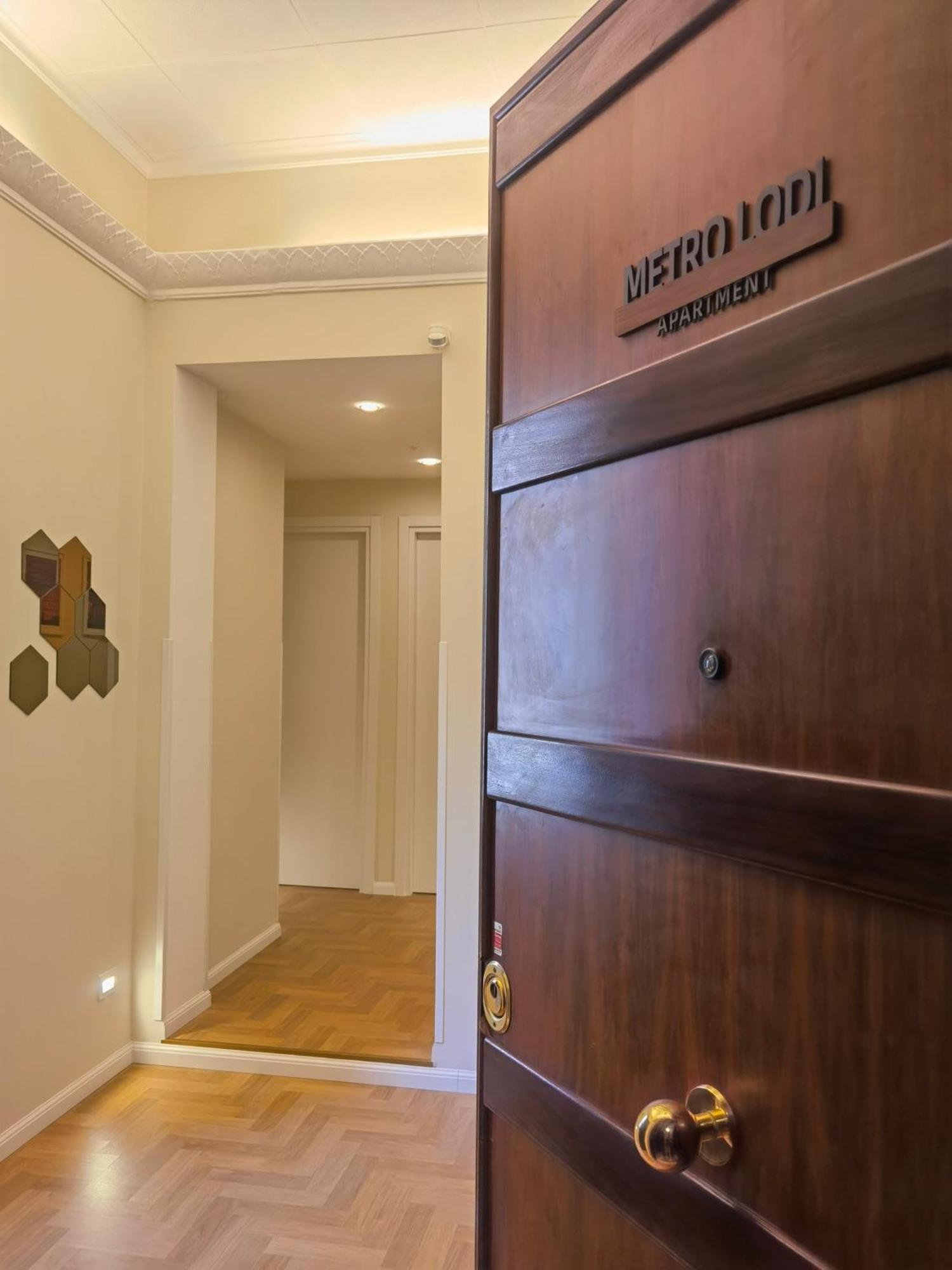 רומא Metro Lodi Apartment מראה חיצוני תמונה